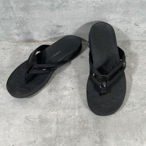 Logix Womens‎ Thong Sandals Black Patent Leather Orthopedic Flat Heel 7 M EUC